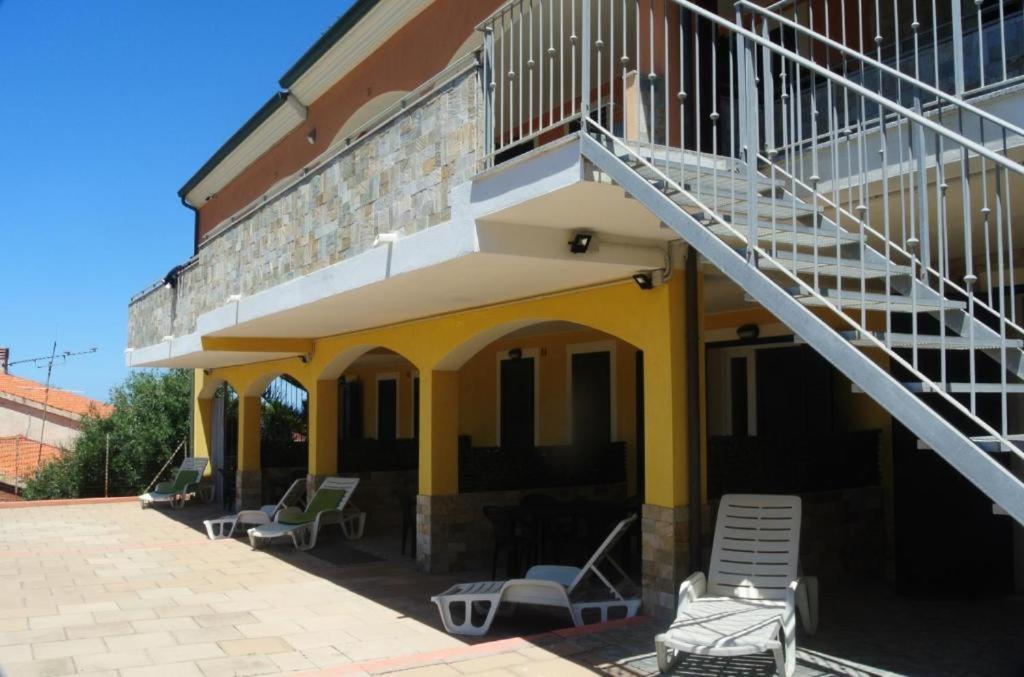 Gli Appartamenti Sul Mare Valledoria  Bagian luar foto